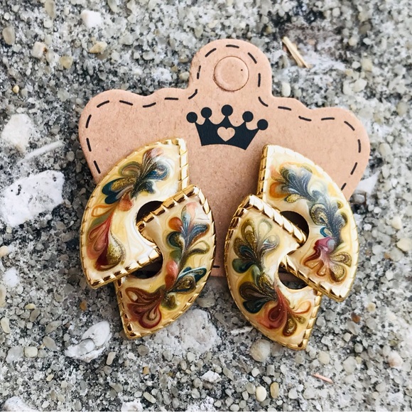 Vintage 80’s Gold Tone Cream And Green Enameled Artsy Post 1.5 in Earrings - Picture 12 of 16